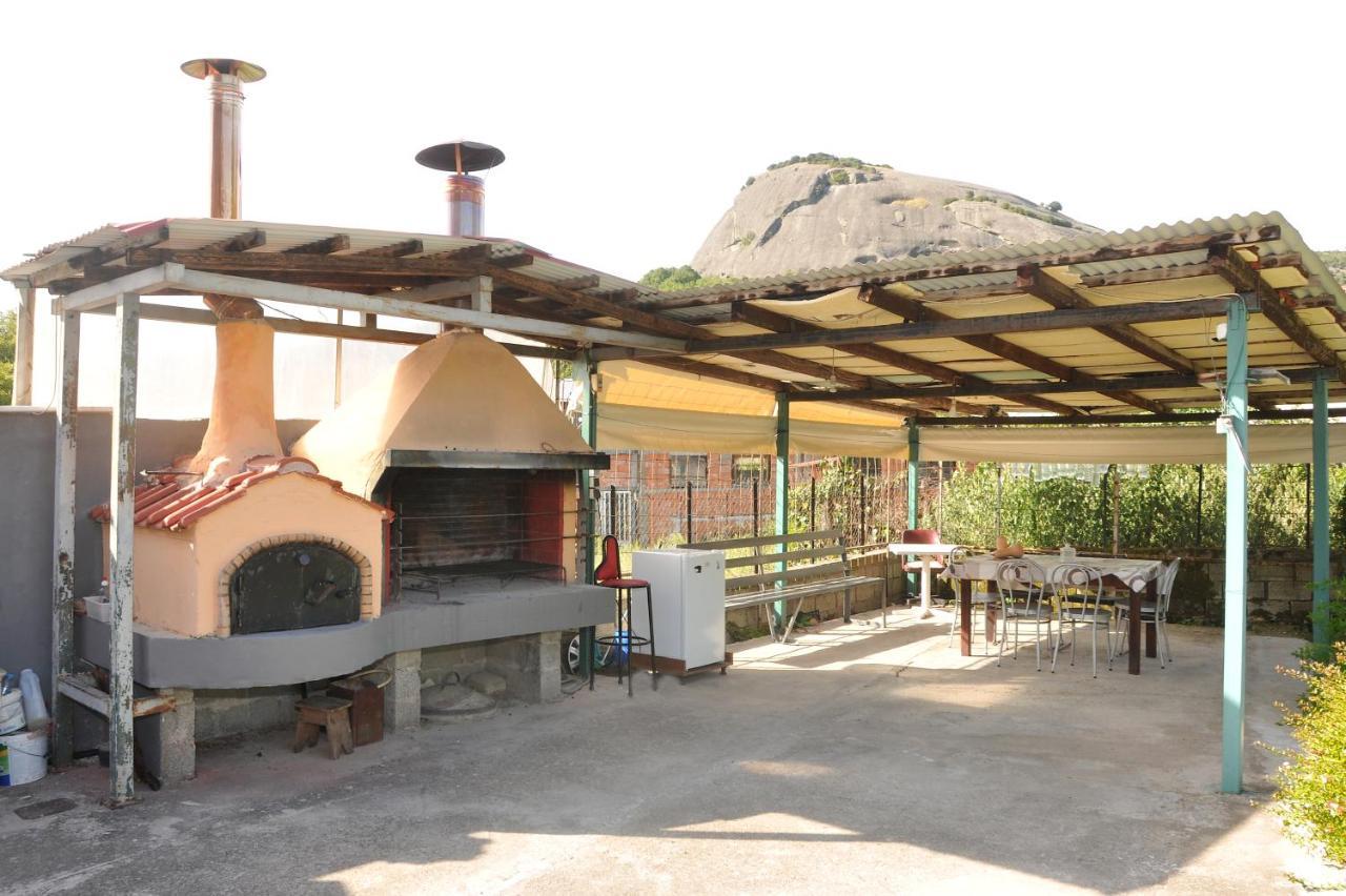 The Other Side Of Meteora With Lush Garden, Bbq & Pavillion Kalampaka Exteriör bild